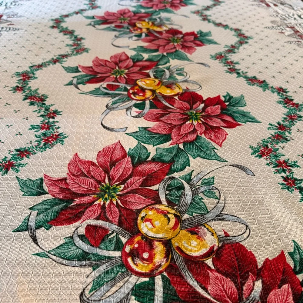 Holiday Poinsettia Snow Farm Textured Round Table Cloth